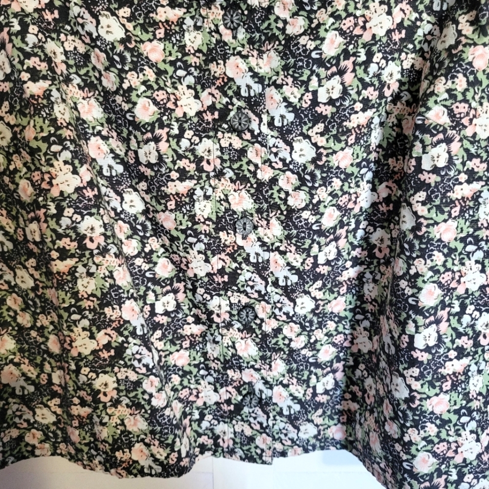 Levi's Cropped Button-Front Blouse - Picture 4 of 5